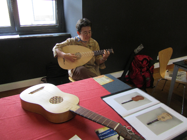 p_boquet_a_l_exposition_des_luthiers.jpg - P Boquet à l'exposition des luthiers