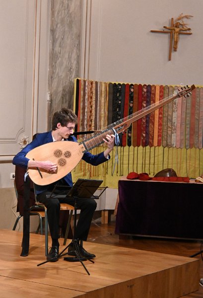 488937878_1152398693347162_9151611114772226676_n.jpg - Ensemble  La  Nébuleuse  :  Gabriel Rignol :  théorbe, Imanol  Iraola :chant, Clémence Niclas : chant & flûte, Pernelle Marzorati : harpe