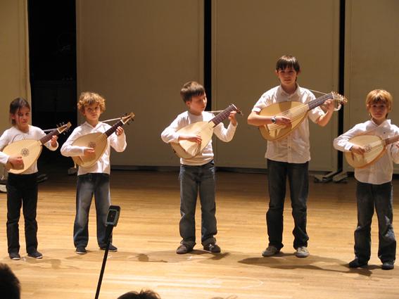 IMG_3641.JPG - les enfants de la classe de luth du CNR de Bordeaux
