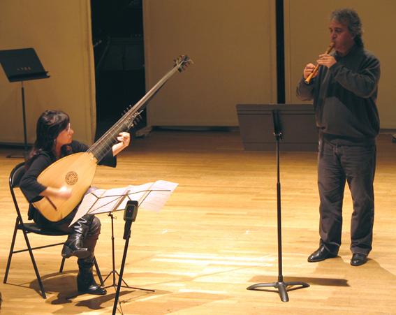 IMG_3723_bis.jpg - Noémie Martinez au théorbe et Jordi Argelaga