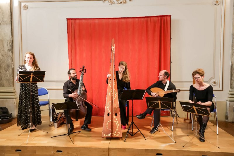 l_acheron_1.jpg - Ensemble L'Achéron (Voix, flûte, harpe, viole et Bor Zuljan au luth)