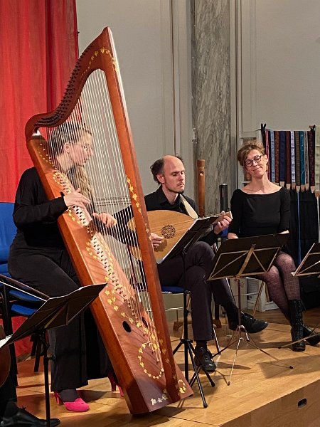 l_acheron_3.jpg - Ensemble L'Achéron (Voix, flûte, harpe, viole et Bor Zuljan au luth)