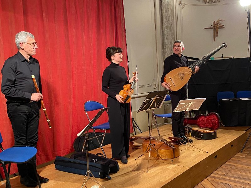 la_reveuse_2.jpg - Ensemble La Rêveuse : Serge Saitta, traverso, Florence Bolton, basse de viole, Benjamin Perrot, théorbe & guitare baroque