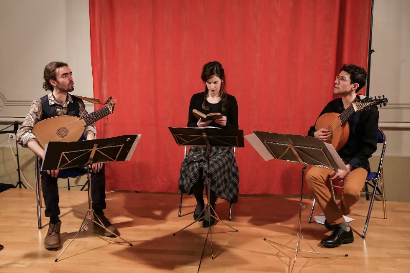 par_les_routes_2.jpg - Ensemble "Par les routes" : Martin Billé, Gustavo Martinez : luths et guitares Renaissance, Marjeta Iva Cerar : soprano