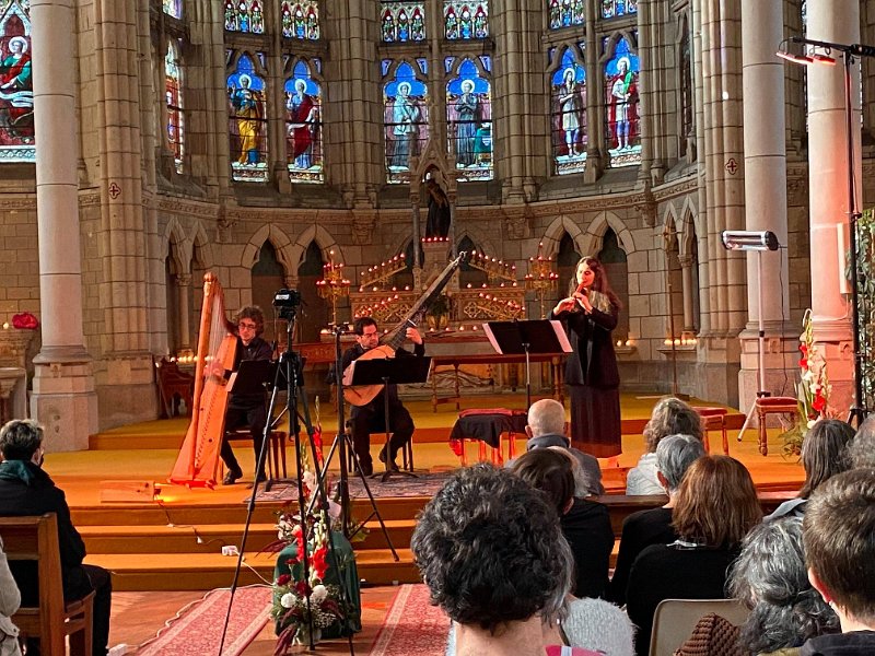 polyfolies_2021_24.jpg - Ensemble Les Alizés : Parsival Castro, théorbe ; Clémence Comte, flûte à bec ; Vincent Kibildis, harpe triple