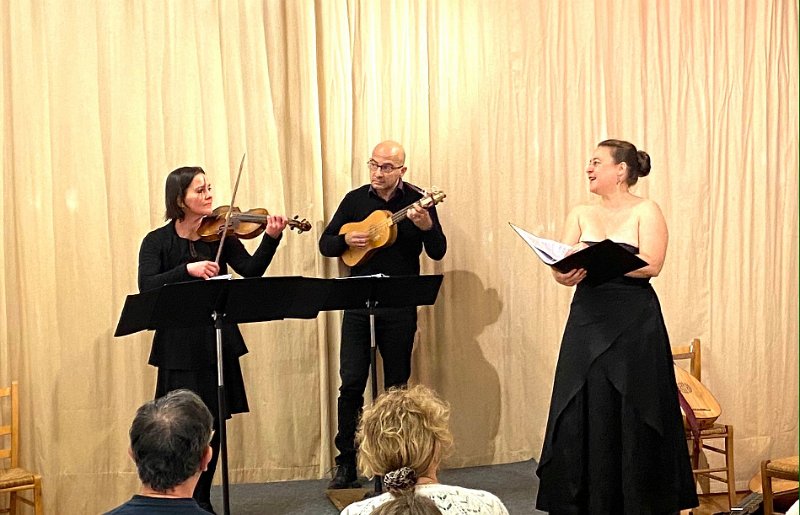 il_ballo_1.jpg - « Il divino Cipriano de Rore » par l'ensemble Il Ballo : Véronique Bourin soprano, Camille Antoinet violon, Leonardo Loredo théorbe, guitare et luth.
