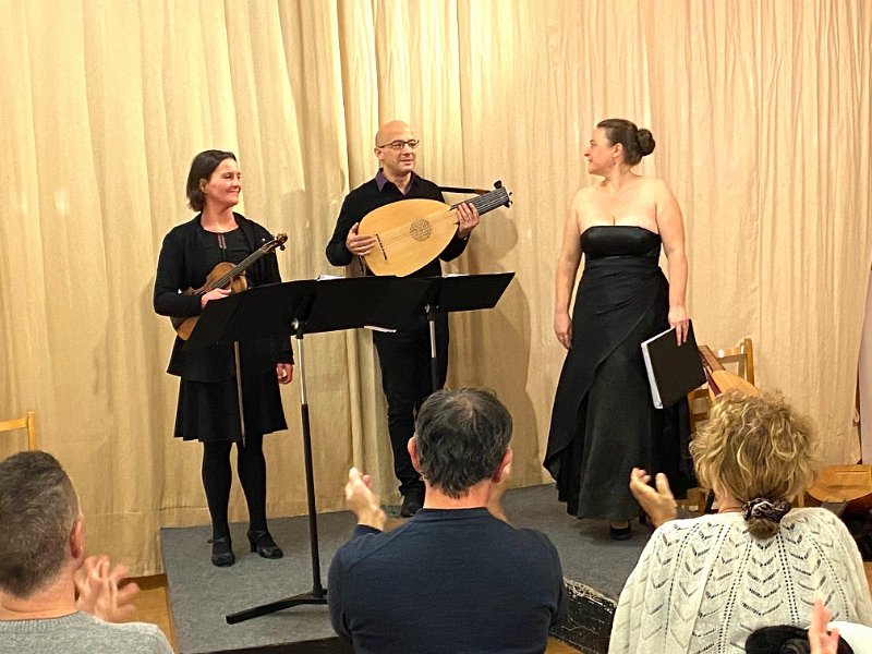 il_ballo_11.jpg - « Il divino Cipriano de Rore » par l'ensemble Il Ballo : Véronique Bourin soprano, Camille Antoinet violon, Leonardo Loredo théorbe, guitare et luth.