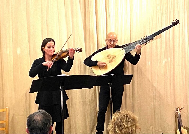 il_ballo_5.jpg - « Il divino Cipriano de Rore » par l'ensemble Il Ballo : Véronique Bourin soprano, Camille Antoinet violon, Leonardo Loredo théorbe, guitare et luth.