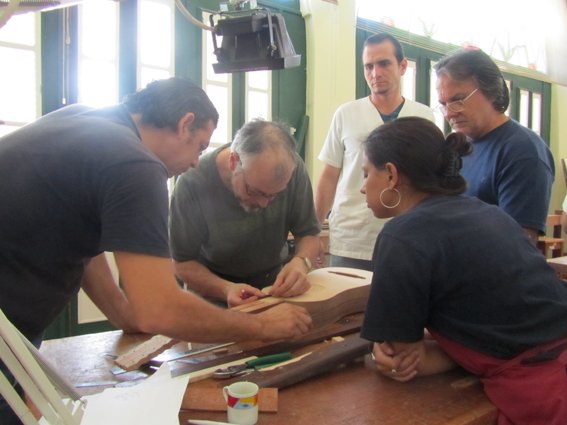 IMG_1481.JPG - L'atelier de lutherie avec Didier Jarny