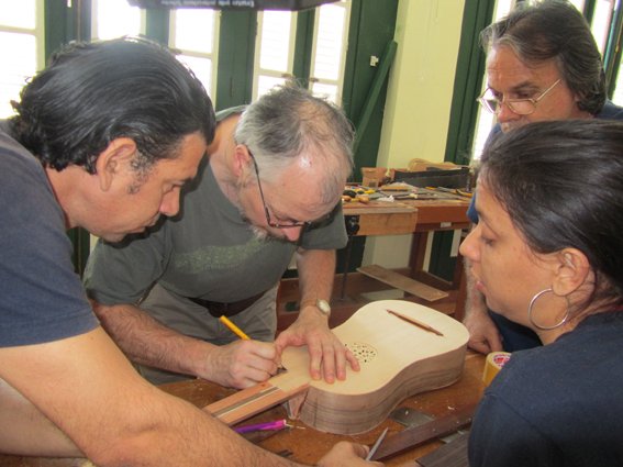 IMG_1482.JPG - L'atelier de lutherie avec Didier Jarny