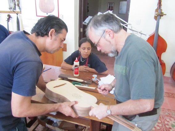 IMG_1492.JPG - L'atelier de lutherie avec Didier Jarny