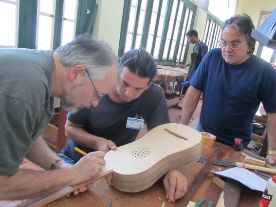 IMG_1496.JPG - L'atelier de lutherie avec Didier Jarny