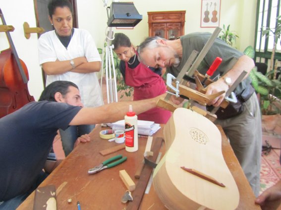 IMG_1500.JPG - L'atelier de lutherie avec Didier Jarny