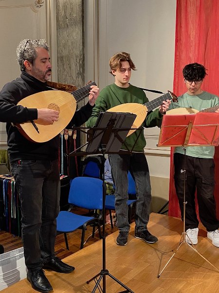 339157217_263469916021745_2973082959250481940_n.jpg - Elèves du Conservatoire de Vanves (Professeur Fabricio Melo), chansons et danses 16e