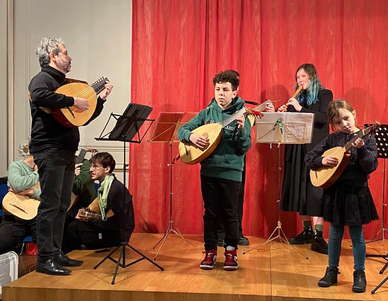 339261303_996002761383167_1536325648189279145_n.jpg - Elèves du Conservatoire de Vanves (Professeur Fabricio Melo), chansons et danses 16e