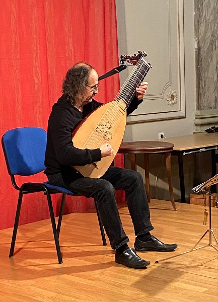 339274428_653256406810417_2825192932952891687_n.jpg - Mauricio Buraglia, luth baroque : Sonate en Sib Majeur du Ms. de Dresde