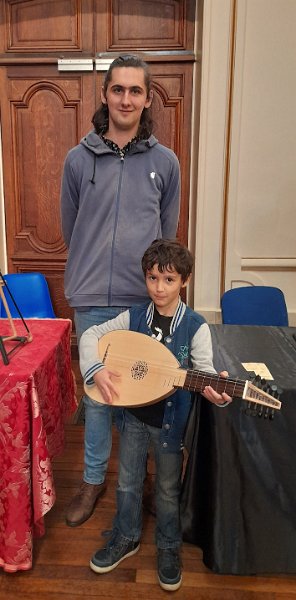 339283322_3026802950807755_5052783232201953080_n.jpg - Petit luthiste deviendra grand !