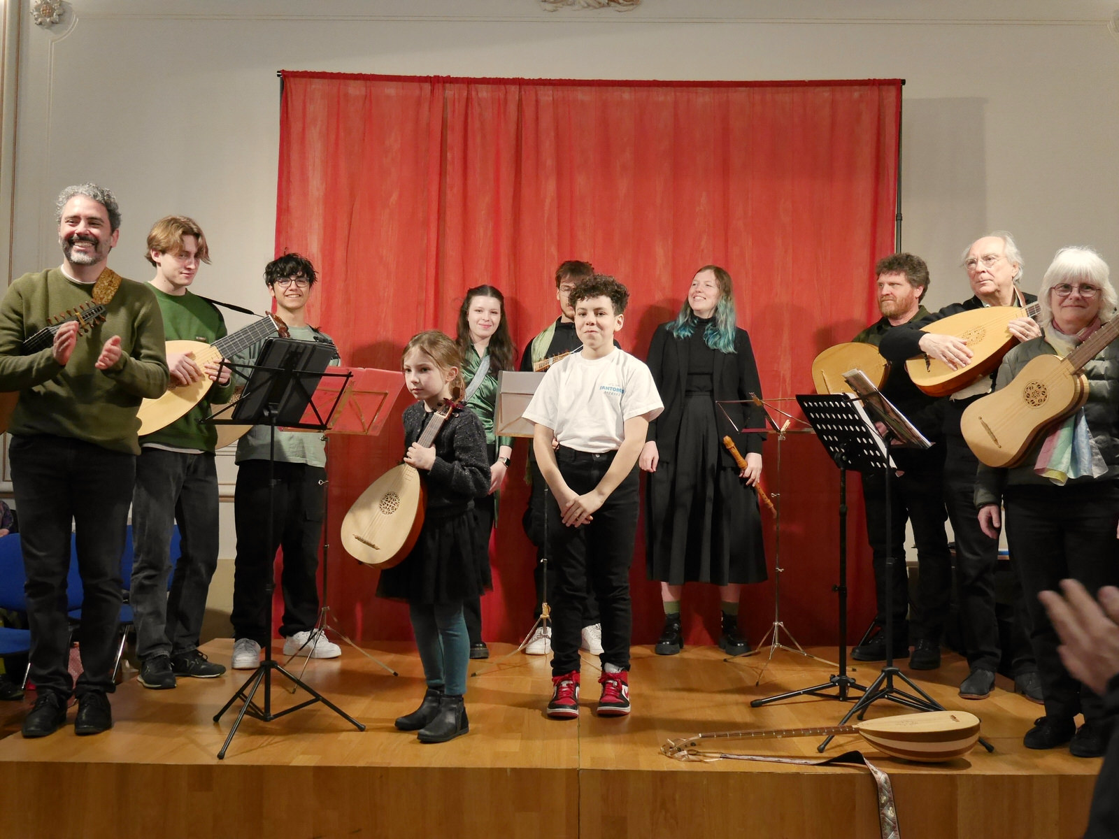 339322913_784078353096620_8383331482177736358_n.jpg - Elèves du Conservatoire de Vanves (Professeur Fabricio Melo), chansons et danses 16e