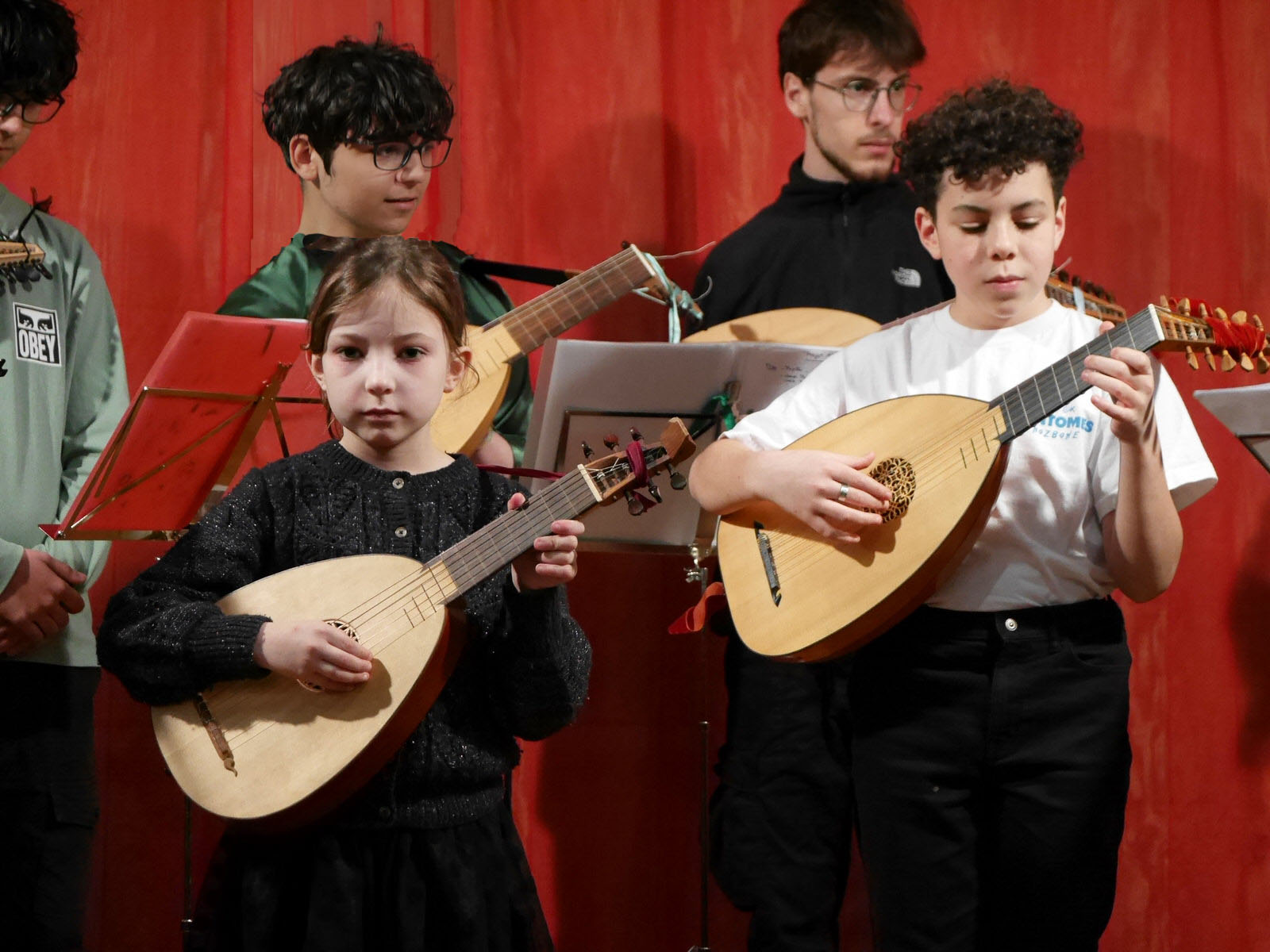339344483_803979691292996_1771399790185172153_n.jpg - Elèves du Conservatoire de Vanves (Professeur Fabricio Melo), chansons et danses 16e