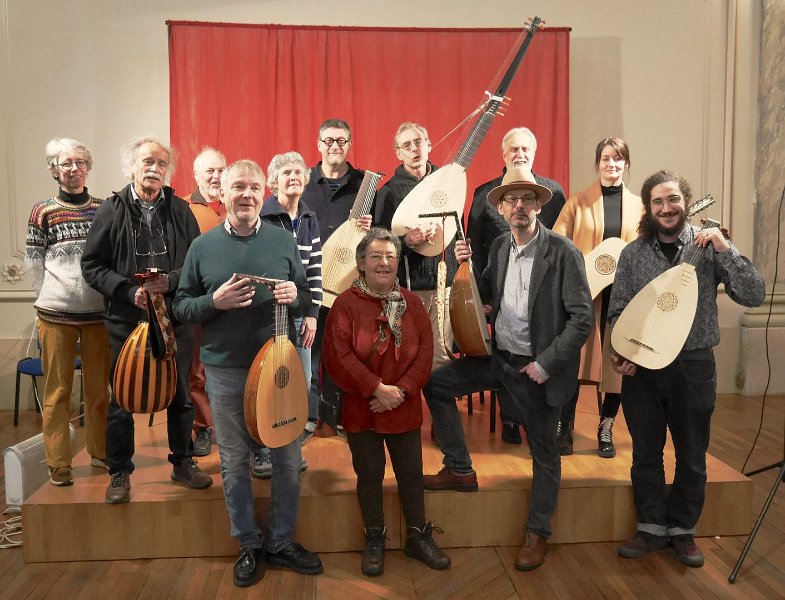 luthiers_bureau_sfl.jpg - Les luthiers et le Bureau SFL !