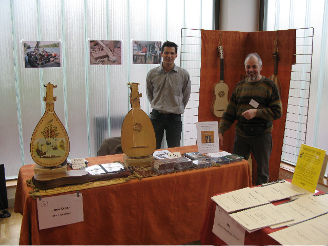 IMG_5602.jpg - Stand SFL, exposition de luthiers aux Journées de Musiques Anciennes de Vanves les 3 et 4 décembre 2011