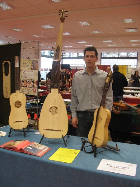 IMG_5604.jpg - Stand SFL, exposition de luthiers aux Journées de Musiques Anciennes de Vanves les 3 et 4 décembre 2011 - Nicolas Petit