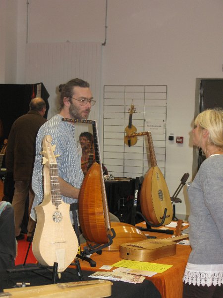 IMG_5605.jpg - Stand SFL, exposition de luthiers aux Journées de Musiques Anciennes de Vanves les 3 et 4 décembre 2011 - Gwendal Le Corre