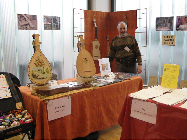 IMG_5607.jpg - Stand SFL, exposition de luthiers aux Journées de Musiques Anciennes de Vanves les 3 et 4 décembre 2011 -