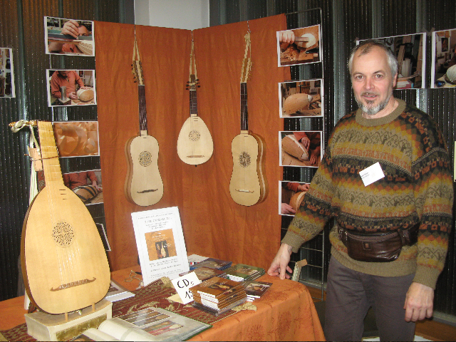 IMG_5611.jpg - Stand SFL, exposition de luthiers aux Journées de Musiques Anciennes de Vanves les 3 et 4 décembre 2011 - Didier Jarny